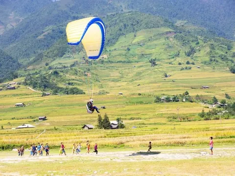 Buộc dừng hoạt động dù lượn gắn động cơ ở Tả Van