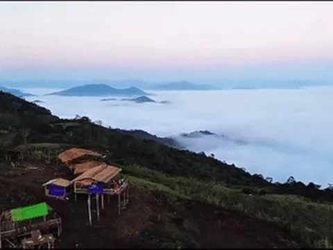 Điểm săn mây hoang sơ gây sốt ở ‘đỉnh trời’ Pha Đén xứ Thanh