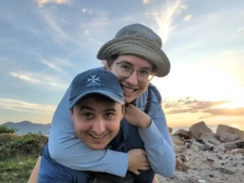 Đến Việt Nam 1 năm, cặp đôi Anh - Canada quyết định ở lại vì quá hạnh phúc