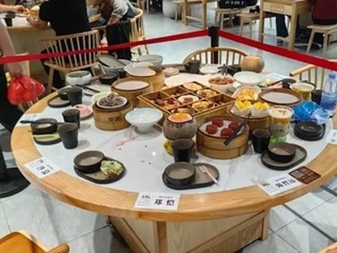 Nhà hàng gây phẫn nộ khi giữ đồ ăn thừa của người nổi tiếng để khách check-in