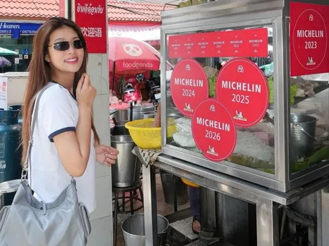 Quán mì bình dân Thái Lan khiến Thiên Ân, Kỳ Duyên xếp hàng