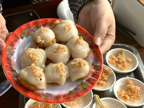 4 món bánh đặc sản tên lạ, giá siêu rẻ, khách ăn chục chiếc chưa chán ở Huế