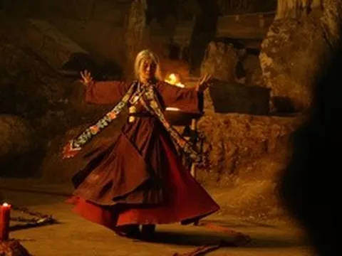 NSƯT Hạnh Thúy tụt huyết áp, sao "nhí" Nina áp lực với tiếng Việt