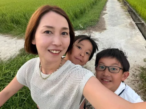 Hàng chục người Hội An giúp bé trai Nhật Bản kẹt chặt chân vào xe đạp