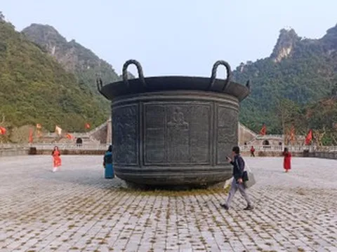 Chiếc vạc đồng nặng gần 10 tấn ở Đàn Kính Thiên có gì đặc biệt?