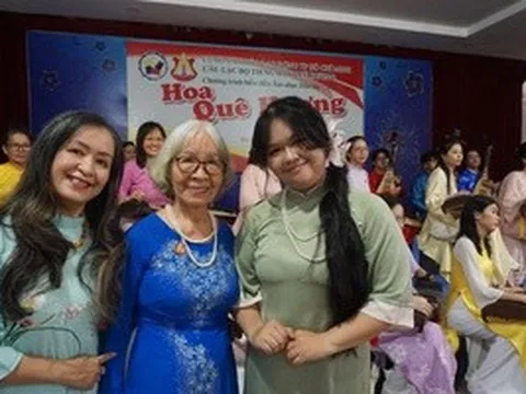 Ba thế hệ giữ sáng "Hoa quê hương" từ mái nhà "CLB Tiếng hát quê hương"