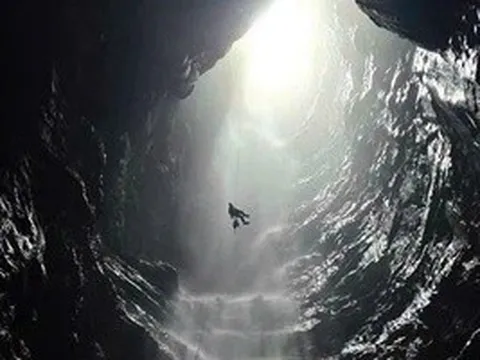 Phát hiện hang động mới có thác nước độc đáo tại Phong Nha - Kẻ Bàng
