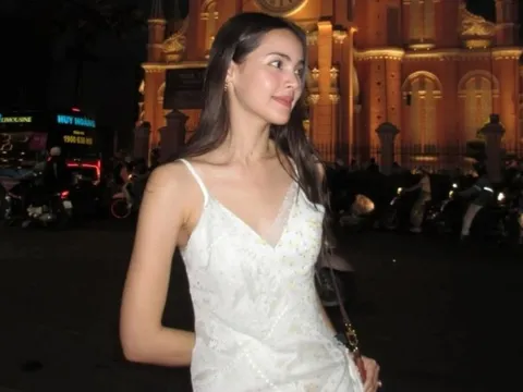 'Bông hồng lai đẹp nhất Thái Lan' dạo chơi TP.HCM