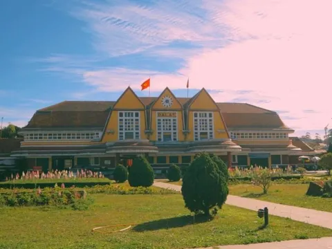 Bán thẻ 2,5 triệu đồng tham quan ga Đà Lạt 100 lần