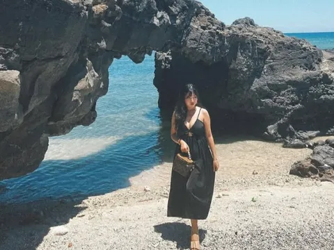Cảnh báo không trèo 'sống ảo' trên cổng Tò Vò ở Lý Sơn