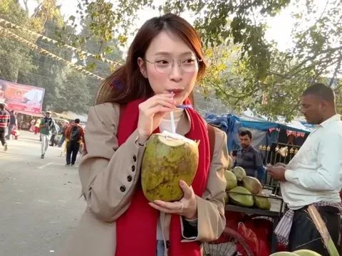 MC Khánh Vy 'sốc' khi thấy người bán hàng Ấn Độ nói tiếng Việt