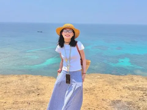 Khách Hà Nội ra đảo miền Trung ngày 'cháy phòng', có cuộc gặp cả đời không quên