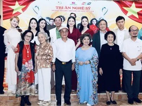 NSND Thanh Hoa tri ân những thanh xuân lặng lẽ của sân khấu âm nhạc tại TP HCM