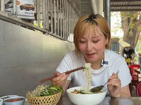 Khách Nhật vượt xa tới Huế vì mê món đặc sản 30.000 đồng, ăn 6 lần chưa chán