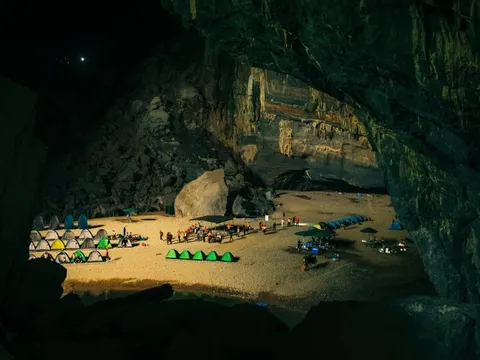 Đêm 'mất kết nối' tại hang động lớn thứ 3 thế giới ở Quảng Trị