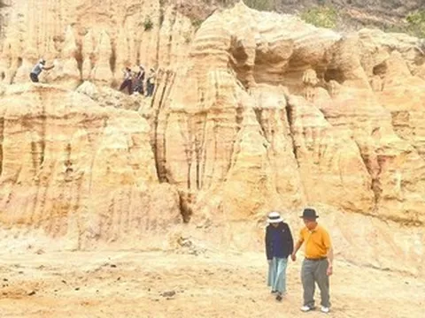 Vẻ hoang sơ hiếm có đưa du khách như lạc vào 'kim tự tháp Ai Cập' ở Gia Lai