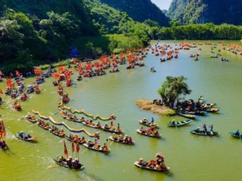 Sản vật 34 tỉnh, thành hội tụ trên dòng Ngô Đồng ở Ninh Bình
