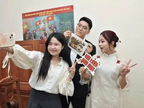 Gen Z lan toả di sản qua nghệ thuật đương đại và nền tảng số qua 'Họa ký Đông Hồ'