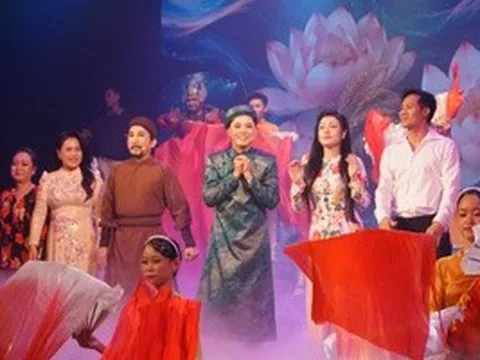 Nghệ sĩ Lê Hậu tạo ấn tượng đẹp trong đêm "Hương quê tình mẹ"