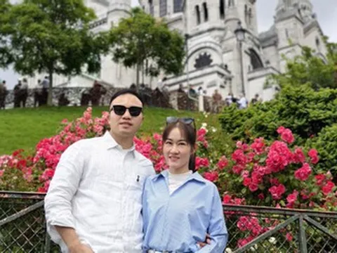Vợ chồng Hà Nội chi 140 triệu đến phố trên đồi, ngắm nhà thờ 'biết tự làm sạch'