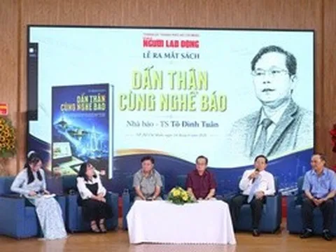 RA MẮT SÁCH “DẤN THÂN CÙNG NGHỀ BÁO” CỦA NHÀ BÁO - TS TÔ ĐÌNH TUÂN: Dấn thân để phụng sự xã hội