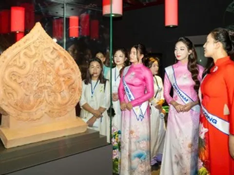 Thí sinh Hoa hậu Văn hoá Thế giới 2026 tham quan Nhà Quốc hội