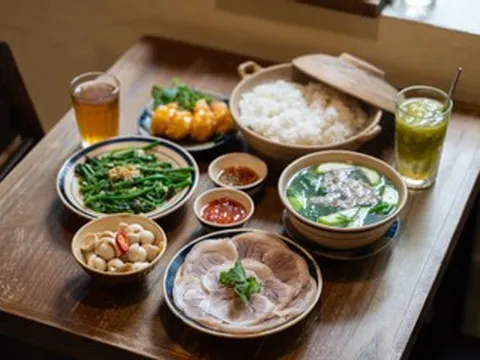 Quán 'cơm nhà' trong khu tập thể cũ ở Hà Nội được Michelin khen suốt 4 năm