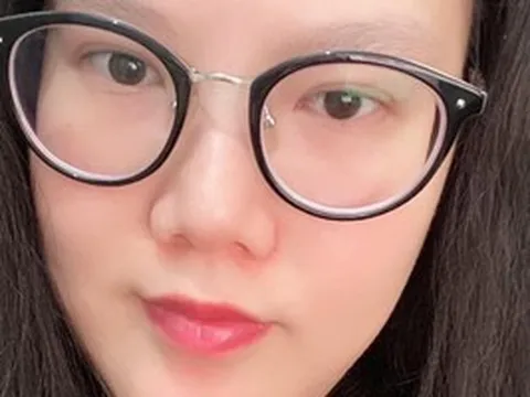 Đạo diễn Minh Nguyệt dốc sức cho triển lãm tranh của con gái - họa sĩ Moon