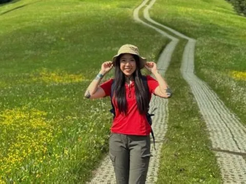 Khách Hà Nội tới châu Âu đúng đợt nắng nóng, phải tắm lúc 2h sáng để hạ nhiệt