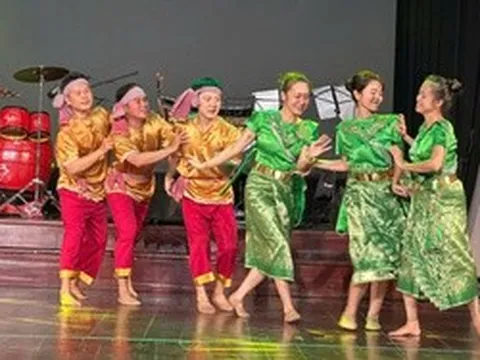 NSƯT Huỳnh Nhật Danh tạo dấu ấn với chương trình “Cầm Thi Giang - Dòng phù sa mới”