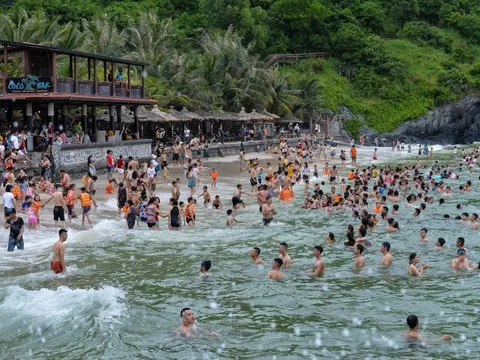 Bùng nổ khách du lịch tại hòn đảo Việt liên tục 'hot' trên báo ngoại