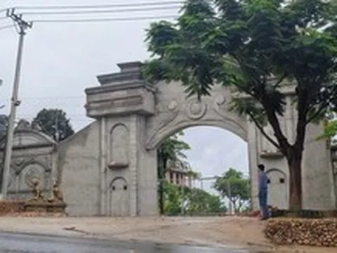 Vụ lấn chiếm quốc lộ 25: Công trình vi phạm vẫn 'vững như bàn thạch'