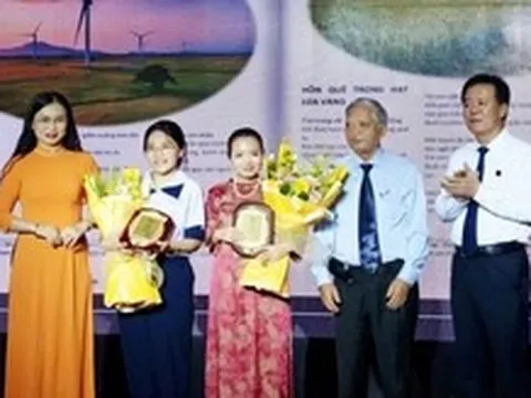 Hơn 1.300 tác phẩm dự thi sáng tác về hạt gạo Việt