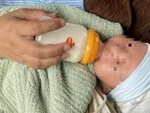 Bé trai 1 tháng tuổi bị bỏ rơi bên đường kèm bức thư ghi 'hoàn cảnh khó khăn' của người mẹ