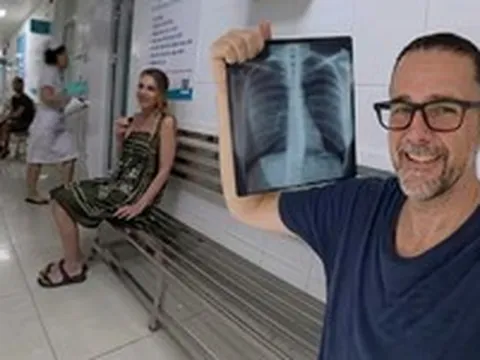 Vì sao xuất hiện nhiều video người nước ngoài khen bệnh viện công Đà Nẵng?