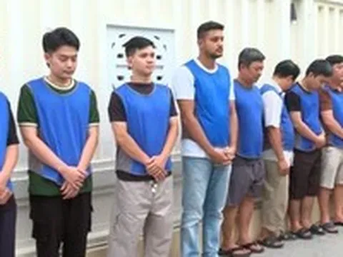 Đường dây buôn lậu 28.000 viên kim cương hoạt động như thế nào?