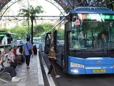 Tham quan nhiều điểm du lịch nổi tiếng ở TP.HCM với xe buýt 0 đồng
