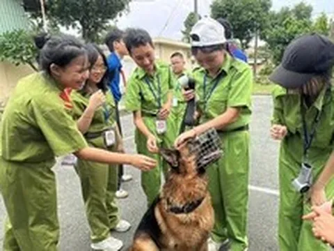 150 'chiến sĩ nhí' trải nghiệm một ngày làm cảnh sát cơ động rèn ý chí, luyện bản lĩnh