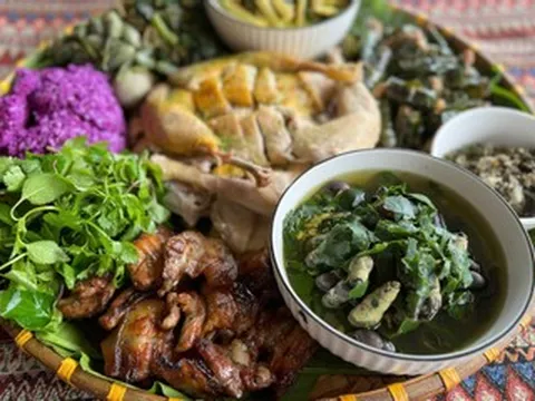Mâm cỗ độc đáo nhiều đặc sản ở Phú Thọ, 6-7 người ăn no, có món 'kén' khách thử