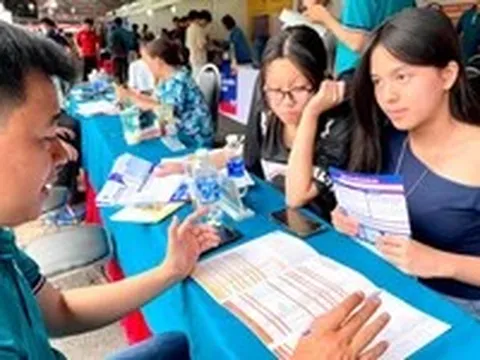 Bộ GD-ĐT hướng dẫn quy đổi điểm xét tuyển 2026: Phải dựa trên bách phân vị, không làm kiểu 'bắc cầu'