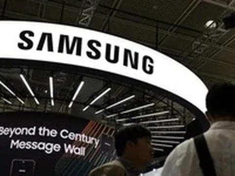 Samsung báo lãi gấp 19 lần, cổ phiếu vẫn lao dốc