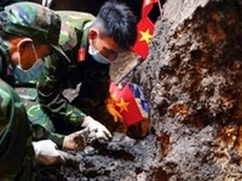 Cận cảnh lấy mẫu ADN và quá trình tìm kiếm hài cốt liệt sĩ tại công viên Lê Thị Riêng