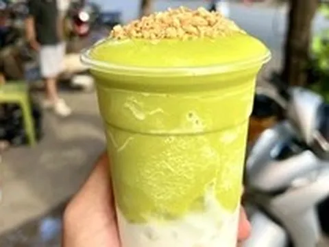 Món 'bơ già dừa non' đang gây sốt, bác sĩ khuyến cáo ai nên hạn chế dùng?