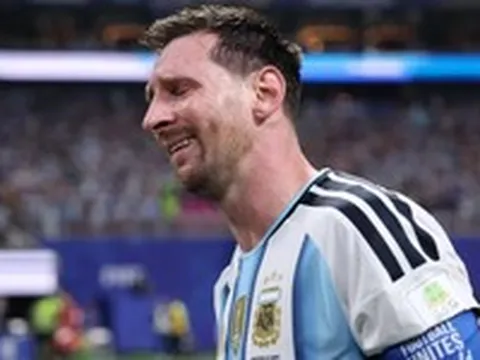 Messi bật khóc sau màn ngược dòng nghẹt thở của Argentina