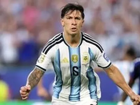 Argentina mất ngôi số 1 thế giới vào tay tuyển Pháp