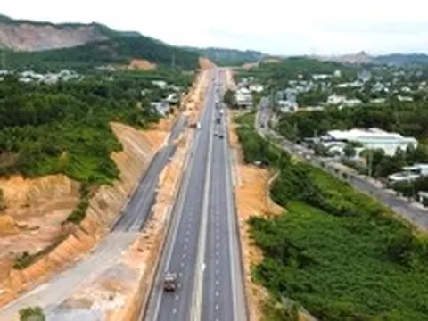 Cao tốc Hòa Liên - Túy Loan xuất hiện tình trạng hàng rào, biển báo giao thông bị tháo dỡ