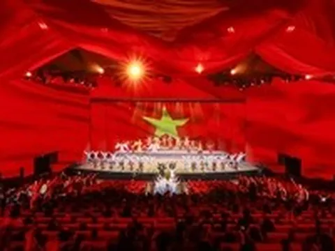 Đất nước thiên hùng ca và sức mạnh của những mega show