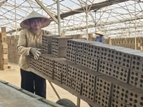 Vì sao hết hạn xóa bỏ, nhiều lò gạch cũ ở Đắk Lắk vẫn 'đỏ lửa'?