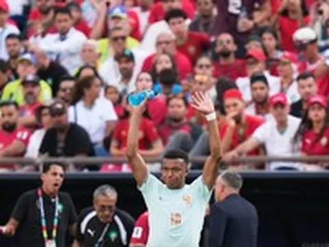 Haaland 'bênh' Mbappe sau cú sút hỏng phạt đền