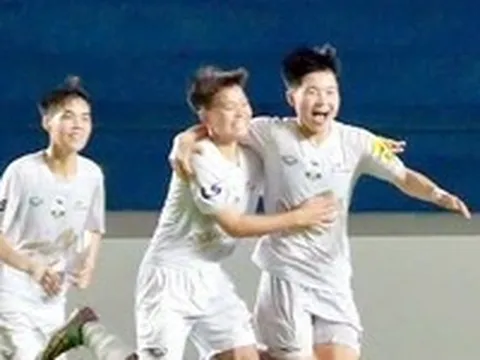Ba quả phạt đền trong một trận đấu với tỉ số 7-0